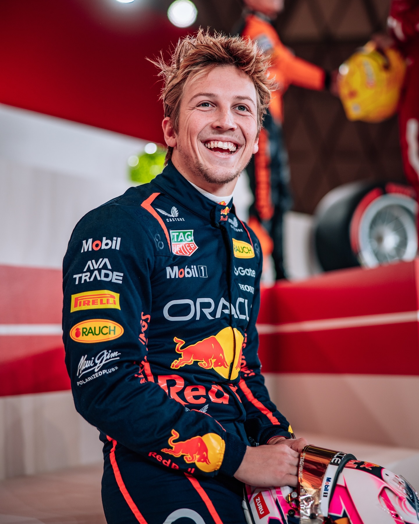 法拉利轻取红牛车队，汉密尔顿统治全场