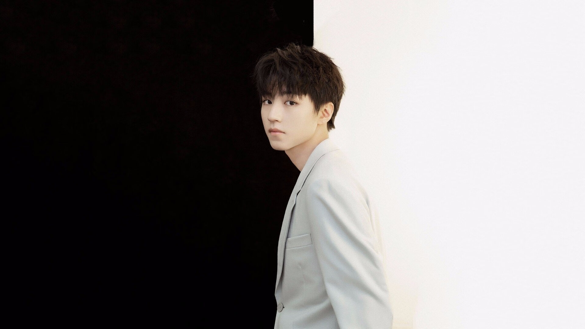 跨越现实的哨音，当安哥拉梦遇阿圭罗的幽灵舞步