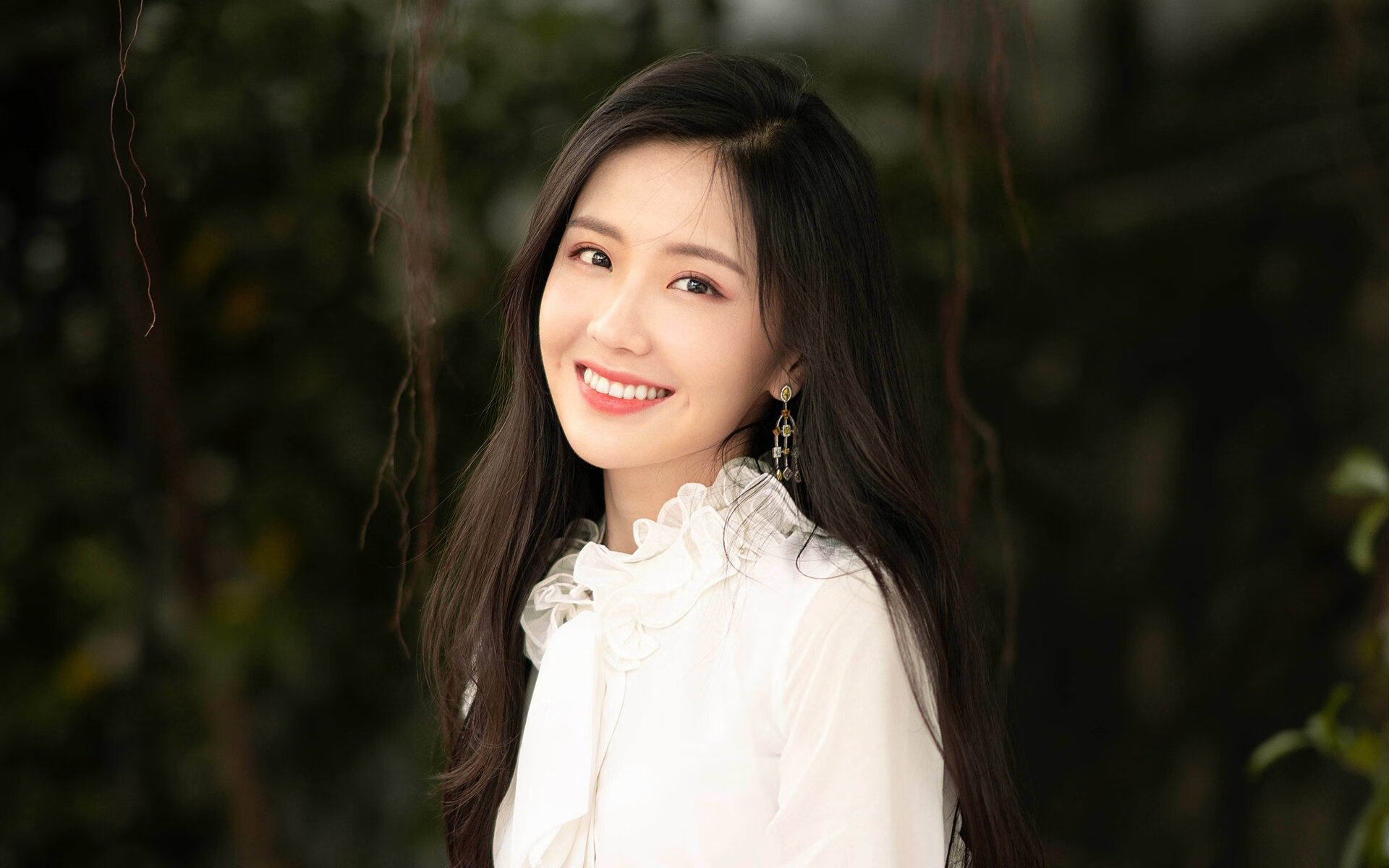 拉文一锤定音，爵士险胜辽宁，一场载入史册的跨联赛较量